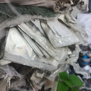 出售PP镀铝膜废料，没用过的，现货7吨，少量带标