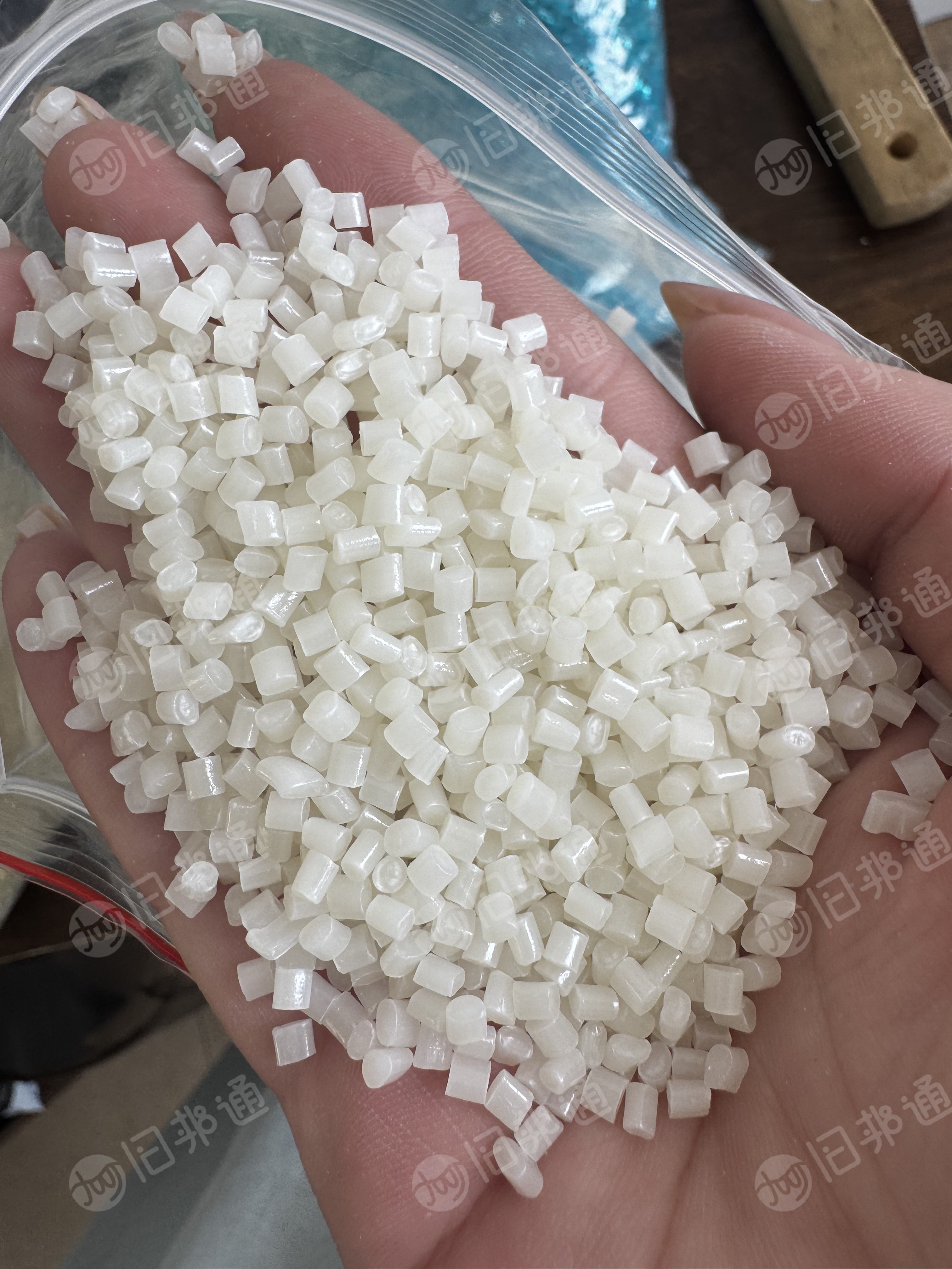 出售PET滑膜切片，粘度0.56左右，恒力大厂的滑膜切片，现货二十几吨