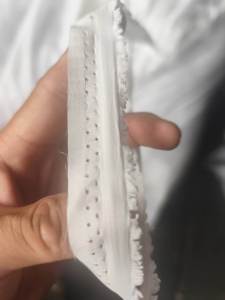 长期出售切边厂下来的涤纶布条，涤纶开花料，都是带浆的，现货30吨，货在江苏苏州