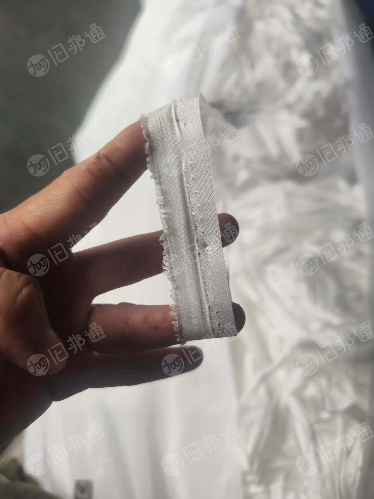 长期出售切边厂下来的涤纶布条,涤纶开花料,都是带浆的,现货30吨,货在江苏苏州