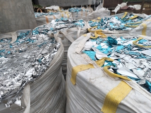 长期出售外贸公司的下来的铝箔纸，含铝2种，一种含铝40-45，另外一种含铝59-61