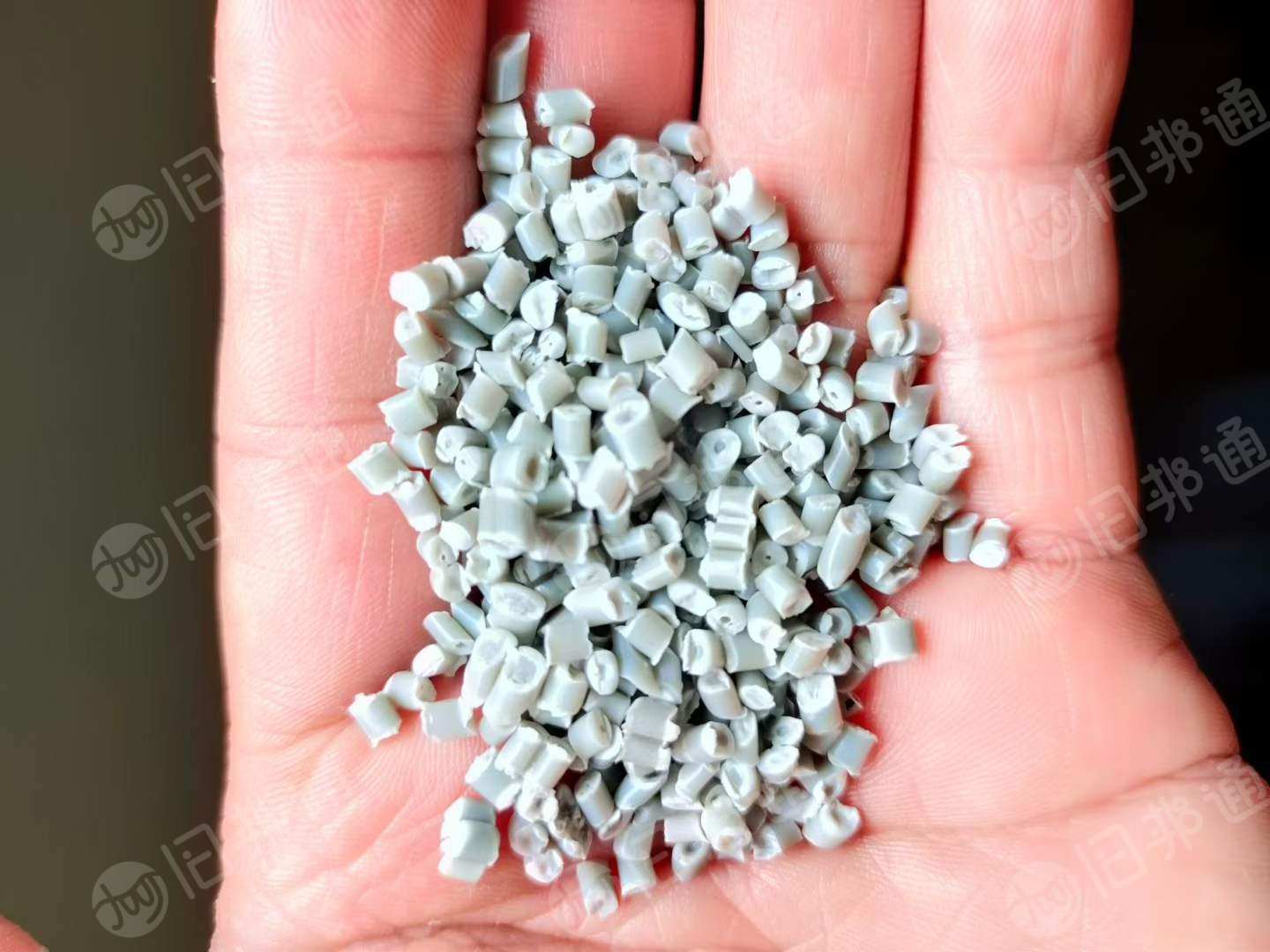 长期出售各种吨包料颗粒，二白吨包料，黑吨包料颗粒，滤布颗粒，透明丙颗粒，在山西晋中