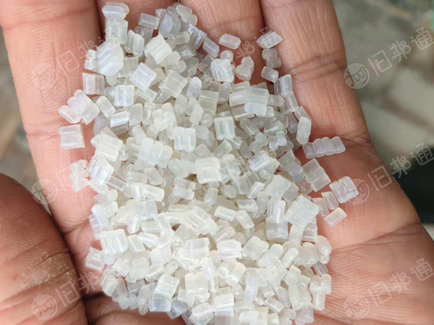 长期出售各种吨包料颗粒，二白吨包料，黑吨包料颗粒，滤布颗粒，透明丙颗粒，在山西晋中