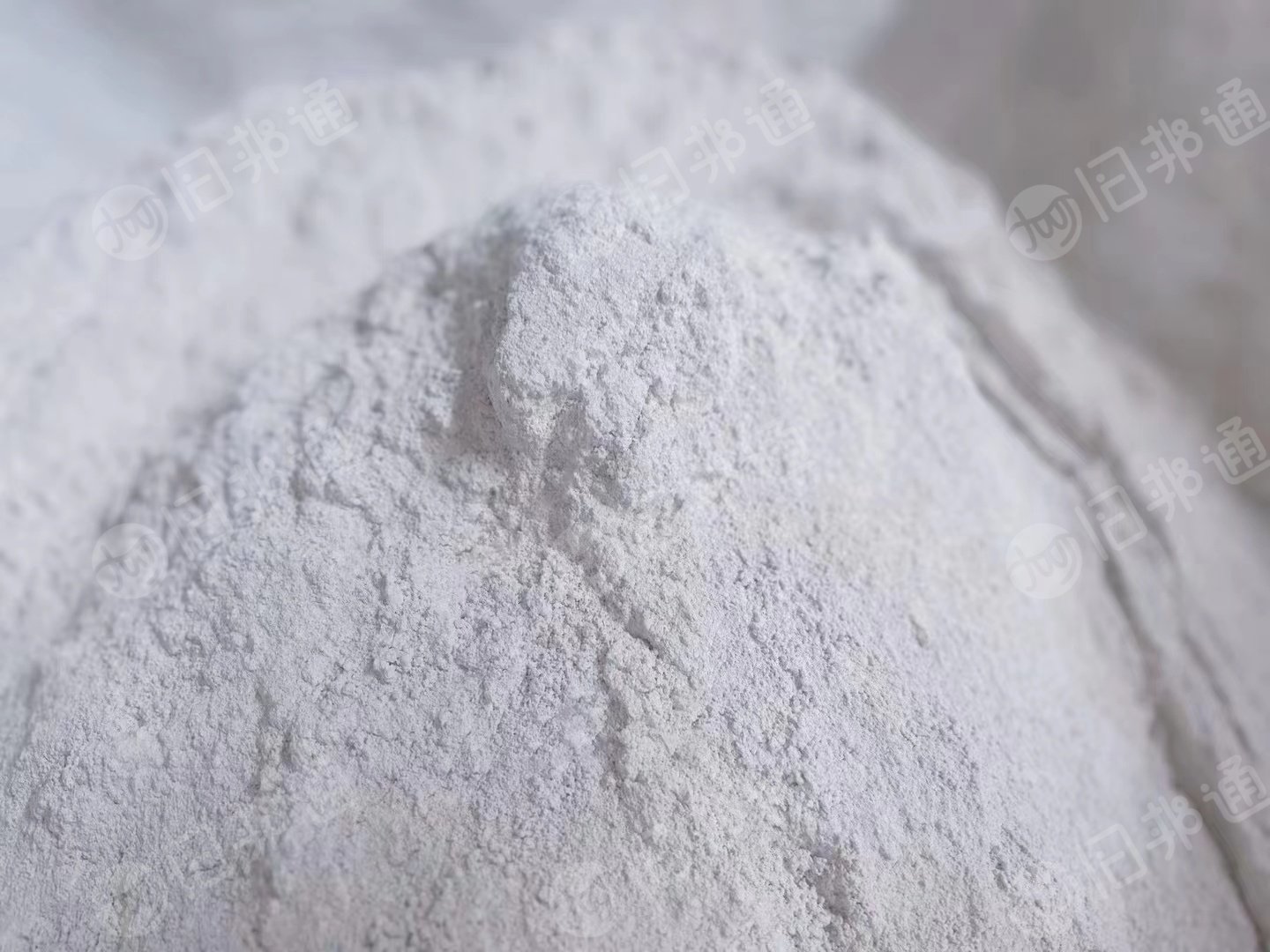 长期出售无碱淀粉型玻璃纤维粉，直径是9微米的，月供百来吨，货在四川乐山