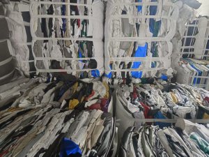 长期出售PVC广告布废料，现货够车