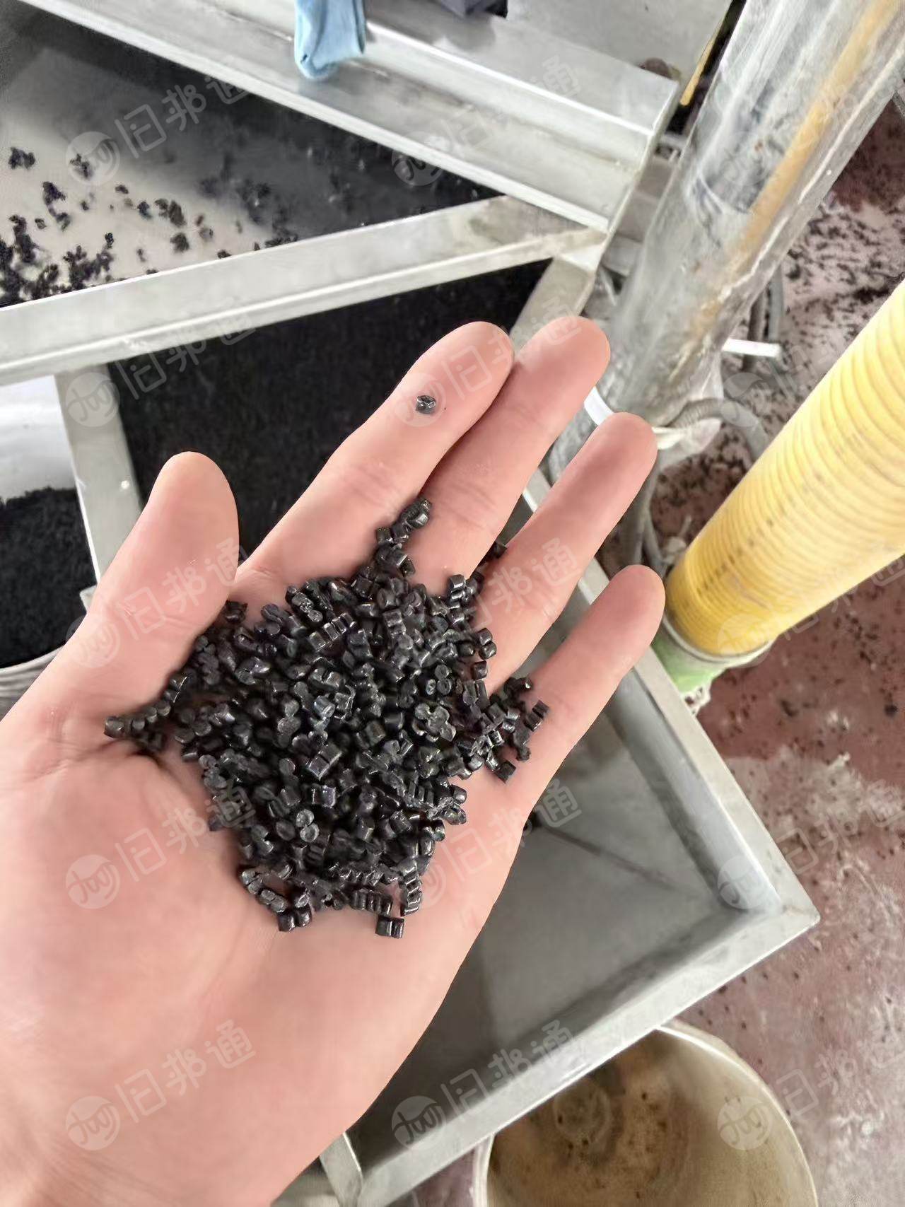 长期出售pp打包带颗粒，有全飘颗粒和黑色 80% 飘颗粒，过30 目人字形网，现货几十吨