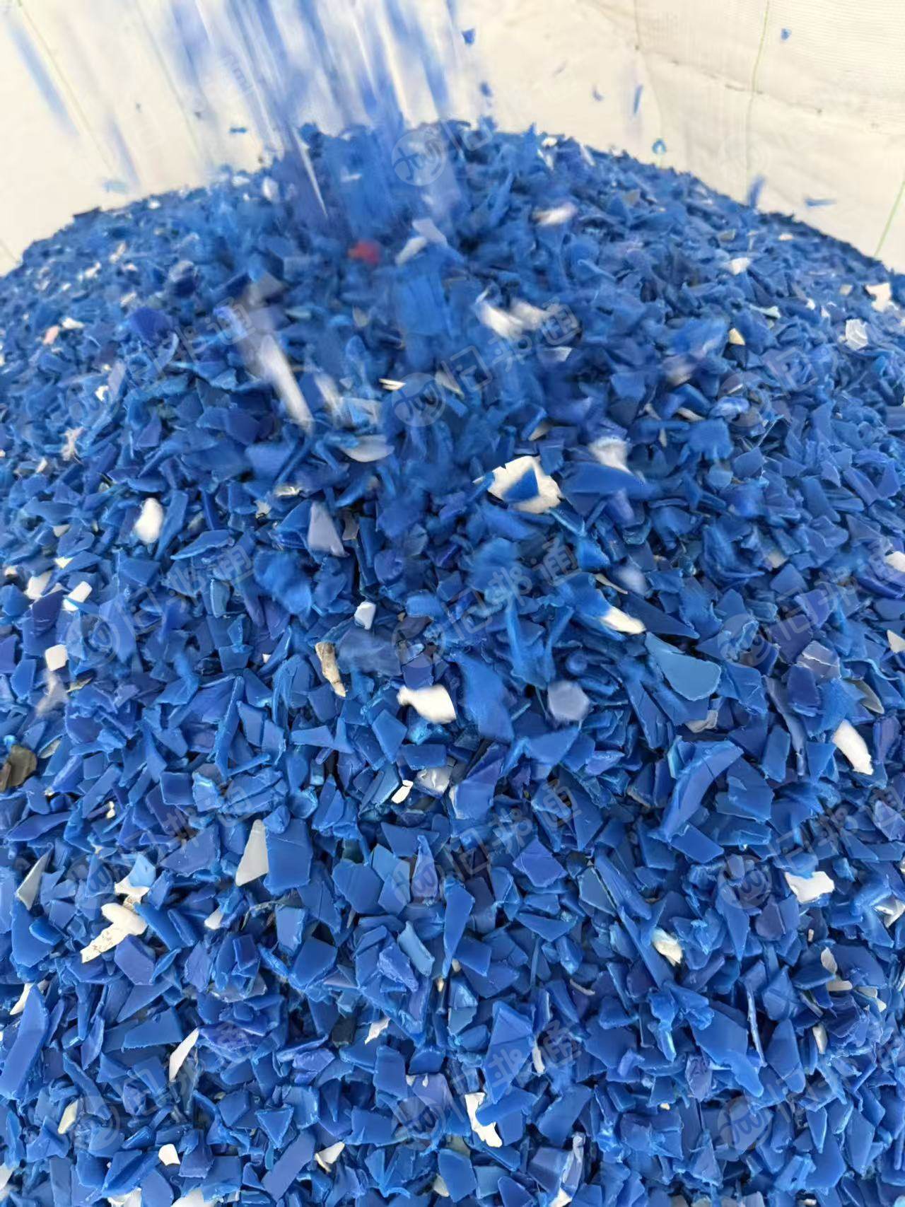 长期出售小蓝桶破碎料，大蓝桶破碎料
