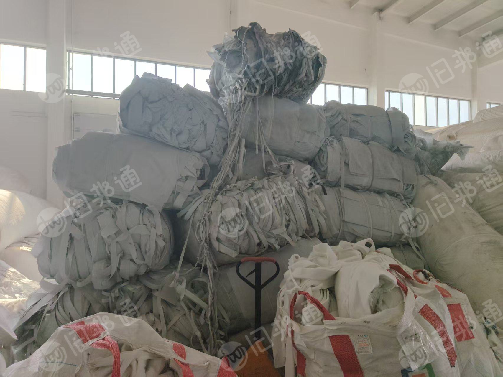 长期出售针刺浸胶无纺布,分拣好有涤纶和涤纶热轧,无纺布厂下来的,月供50吨左右,货在辽宁盘锦