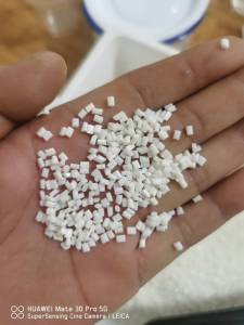 出售PET化纤丝做的再生聚酯PET切片，粘度0.6左右，过120目，可用于纺丝