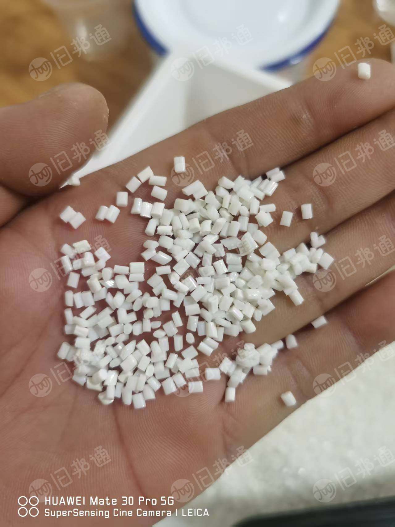 出售PET化纤丝做的再生聚酯PET切片，粘度0.6左右，过120目，可用于纺丝