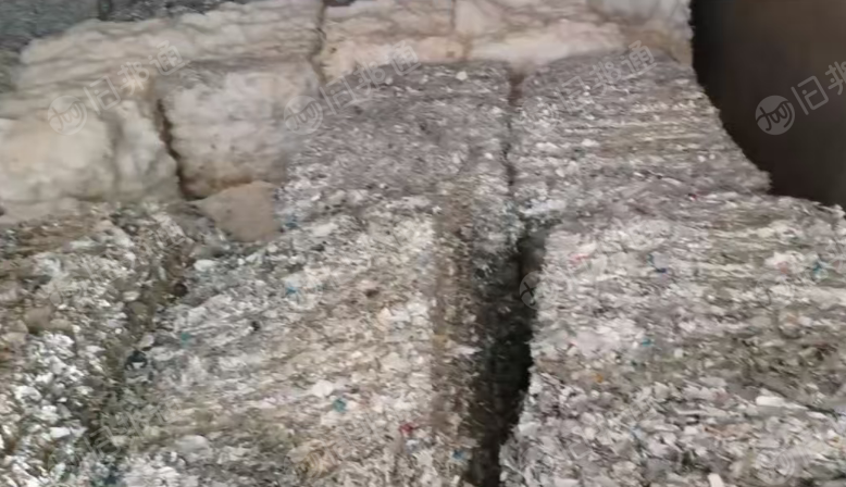 出售水洗牛奶盒铝箔废料，每月200吨左右