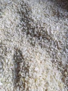 长期出售pom破碎料，一级料和二级料都有，现货十几吨