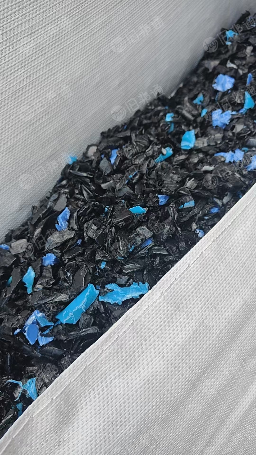 长期出售pe蓝线管破碎料，原生下来的