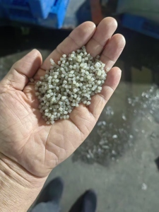 出售PE高压一级颗粒，水洗料，一个月60吨，过80目3张