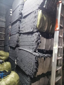 长期大量出售纺织厂边角料，黑色涤棉排渣料，废棉等，厂在浙江温州