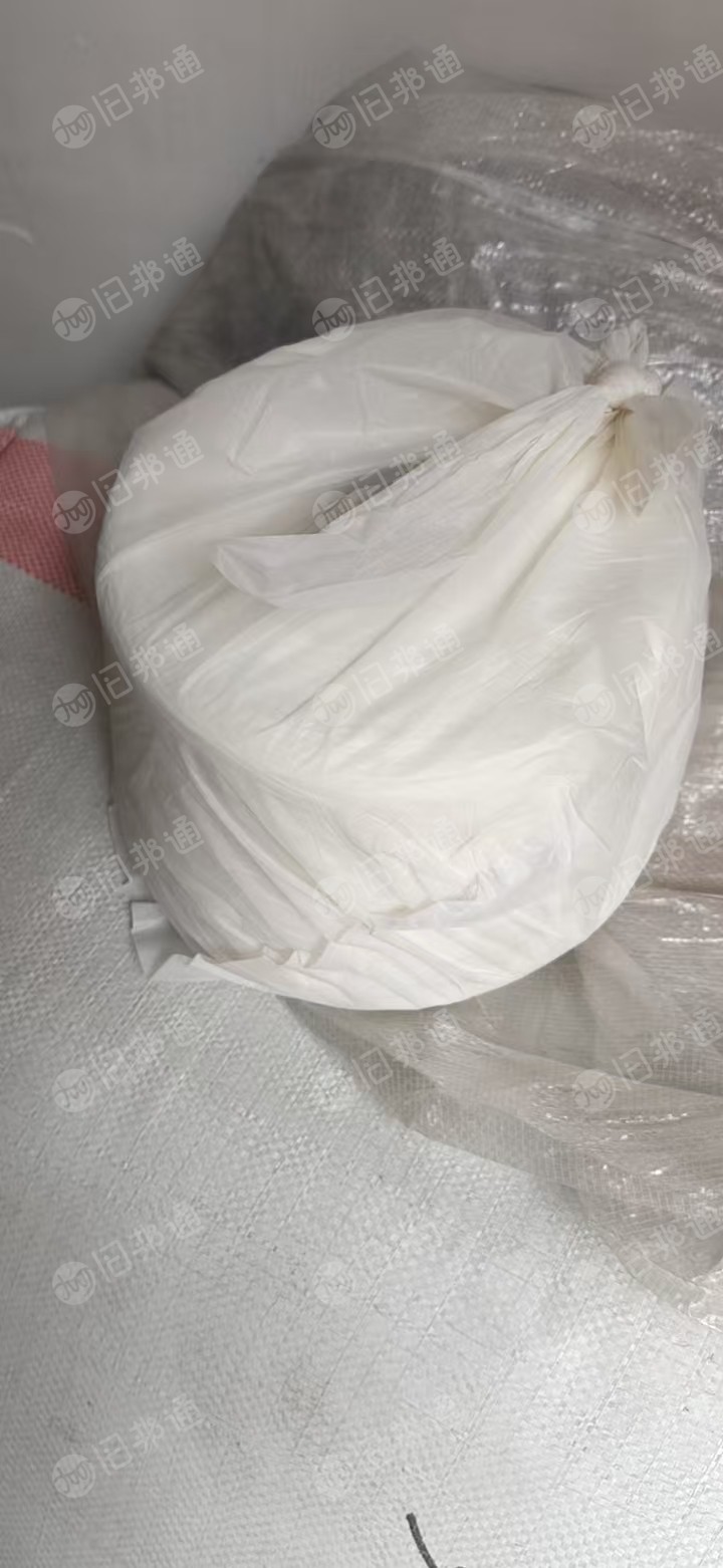 出售5支空心带纱，现货四五吨，14支单股包芯纱20吨，都是一个批号的