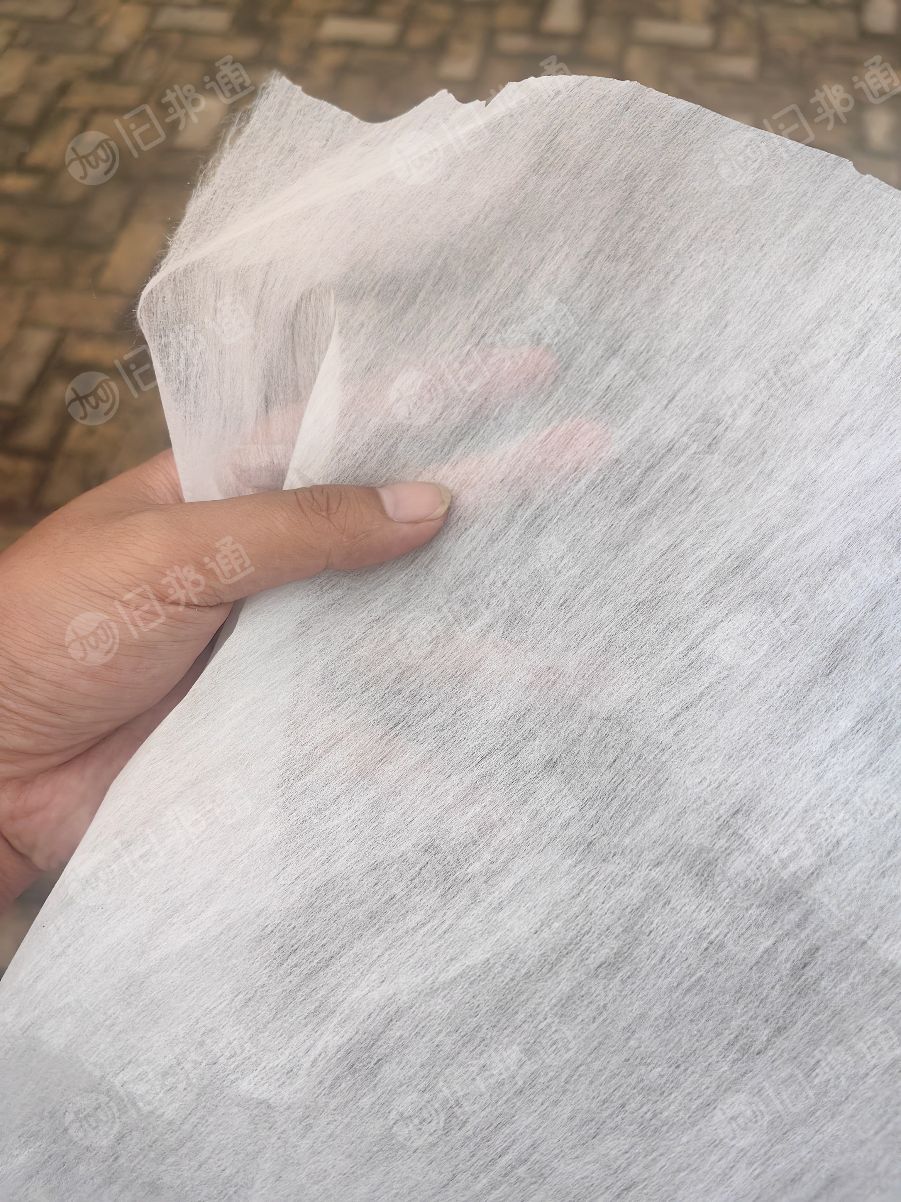 长期出售热轧无纺布边角料，热风无纺布废料，现货二十吨，货在湖南长沙