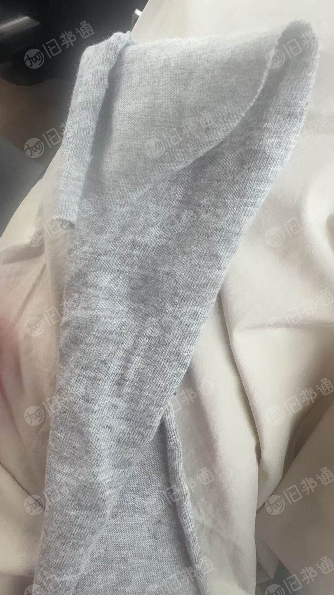 长期出售涤棉废布，制衣厂下来的，什么颜色都有，可以开花用，每月有十几吨，货在江西南昌