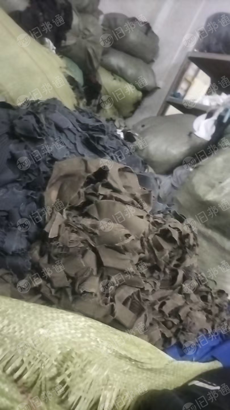 长期出售梭织纯棉边角料，纯棉废布，有分拣出三色，白色，杂色花布，月供几十吨，在广东东莞