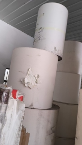出售乱码卷筒淋膜纸，原纸，150-300克都有