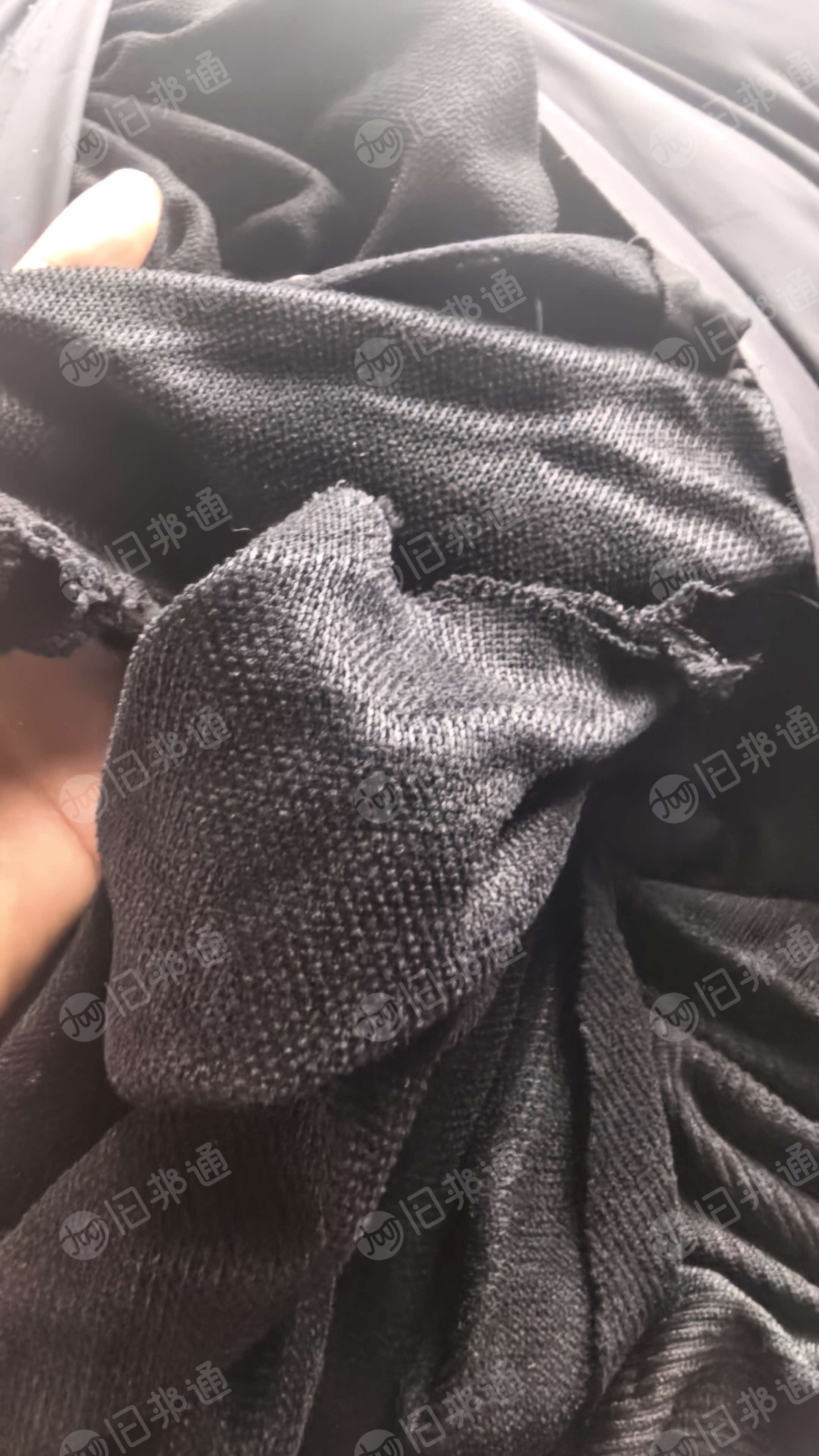 长期出售黑色涤纶废布，涤纶边角料，针织梭织都有统货走，现货9.6米一车，货在浙江绍兴