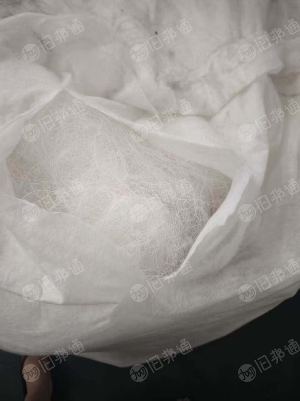 出售白色涤纶废丝，涤纶干丝，涤纶丝，可以造粒用，现货有20多吨，货在江苏盐城