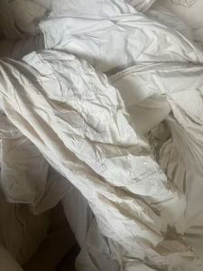 长期出售学生被拆下来的纯棉白布，纯棉大布块，现货20吨，货在山东聊城
