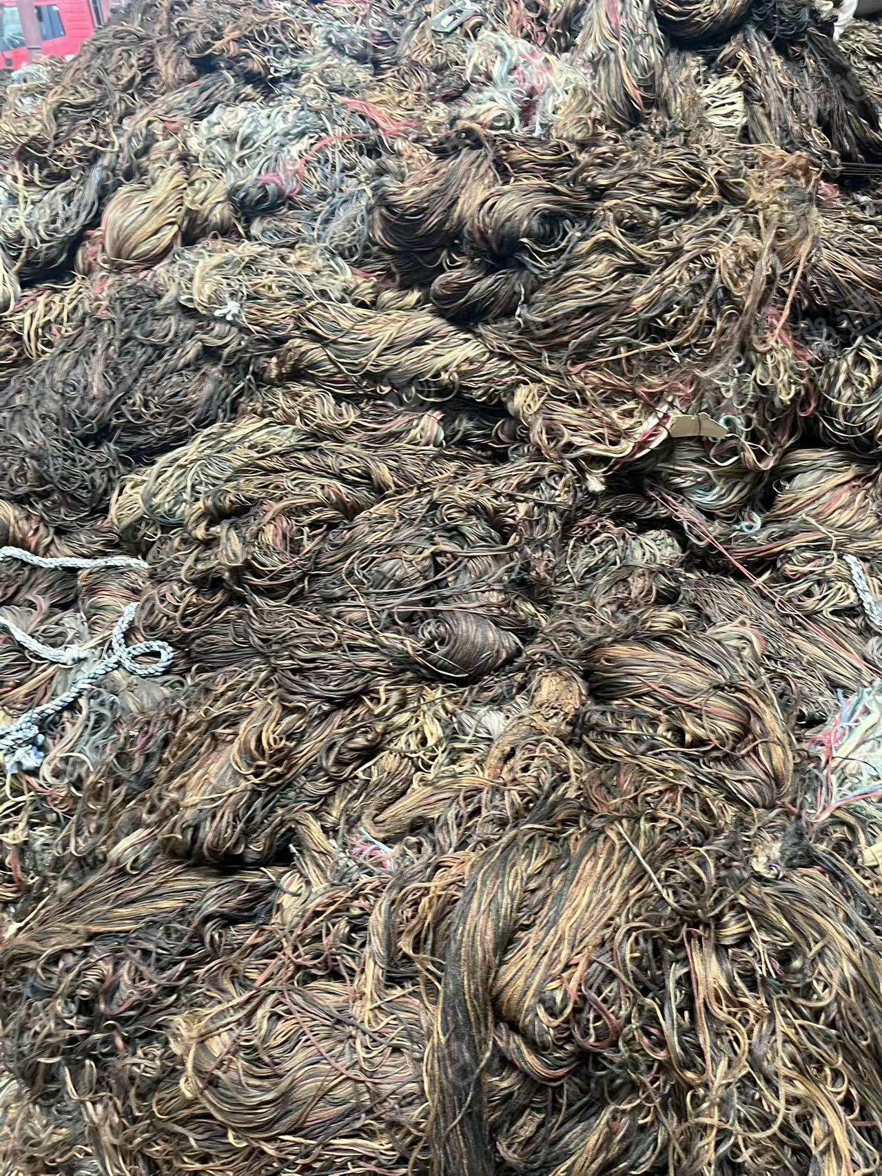 出售造纸厂下来的丙纶废丝，丙纶丝，基本上都是杂色的，现货30吨，货在江西九江
