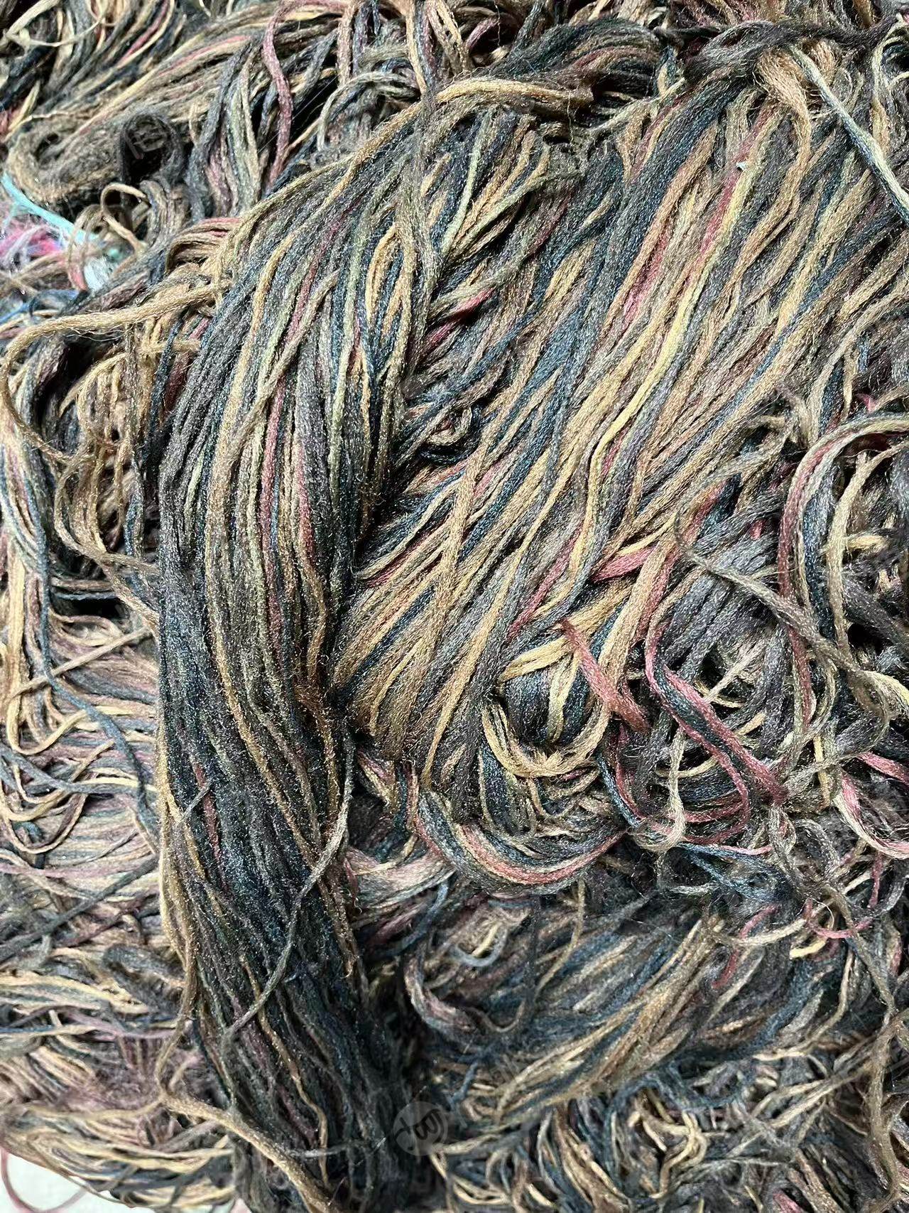 出售造纸厂下来的丙纶废丝，丙纶丝，基本上都是杂色的，现货30吨，货在江西九江