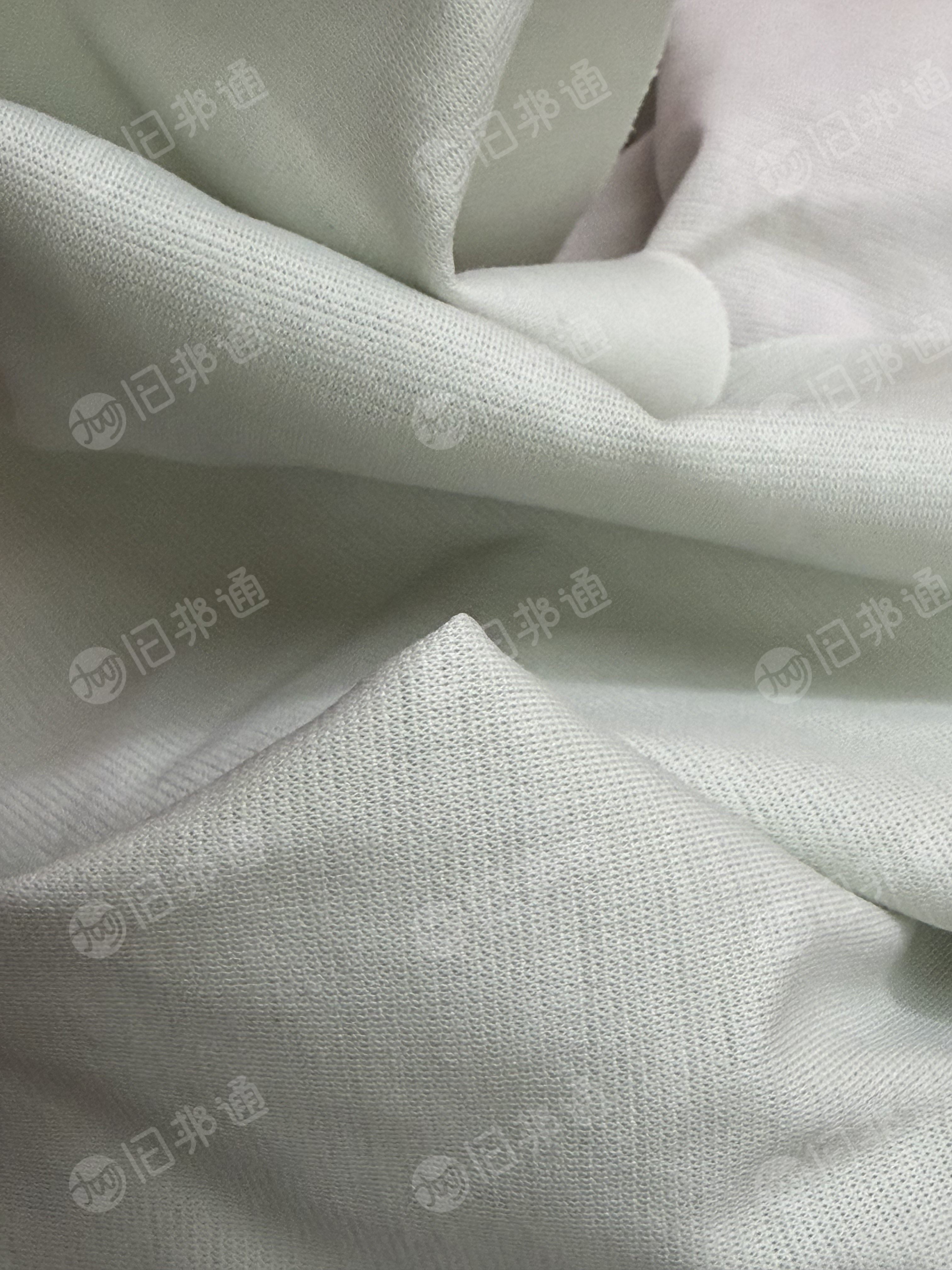 长期出售服装厂边角料，化纤料，废布
