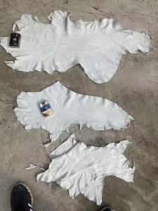 长期出售做劳保手套下来的头层牛皮，牛皮大块布，现货9.6米一车，货在河北石家庄