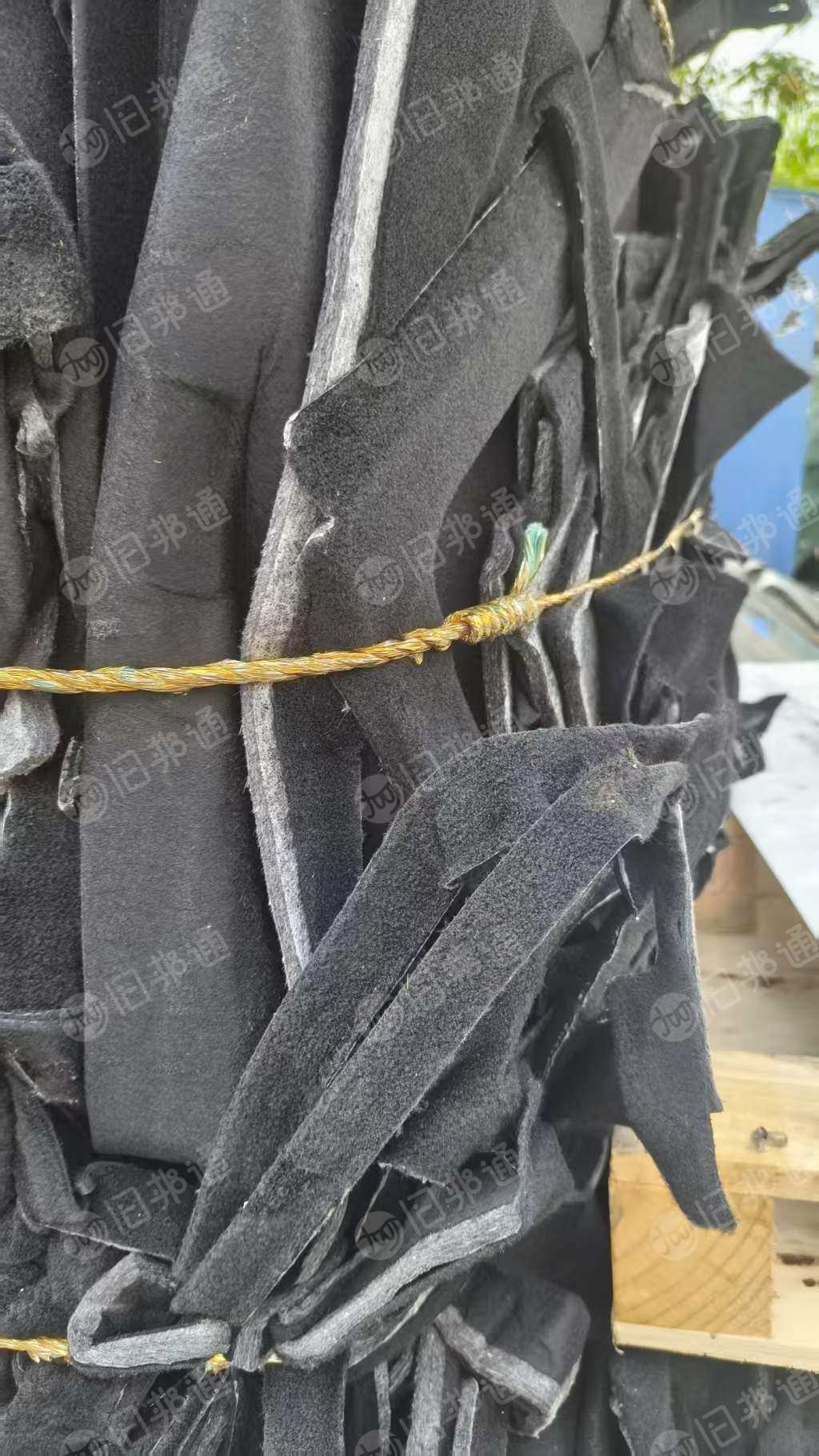 出售PVC汽车海绵革边料，现货20吨左右