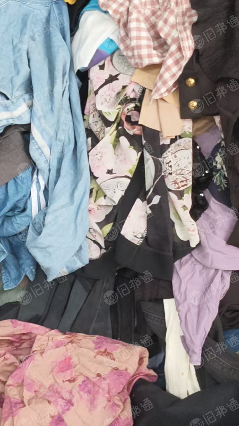 长期出售旧衣服夏装，夏装统货，月供几十吨，在浙江嘉兴