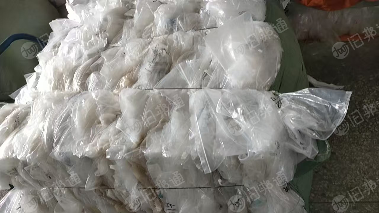 长期出售高压服装袋废料，现货10吨左右