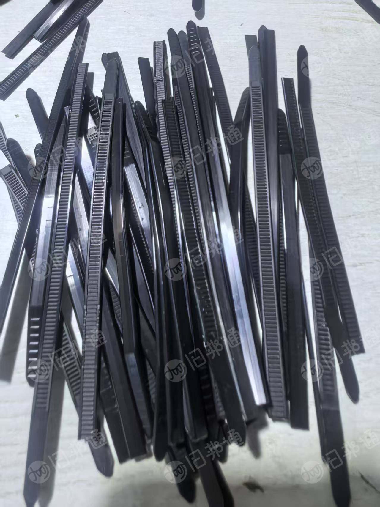 长期出售尼龙扎带破碎料，双6的，含少量白色，现货20-30吨