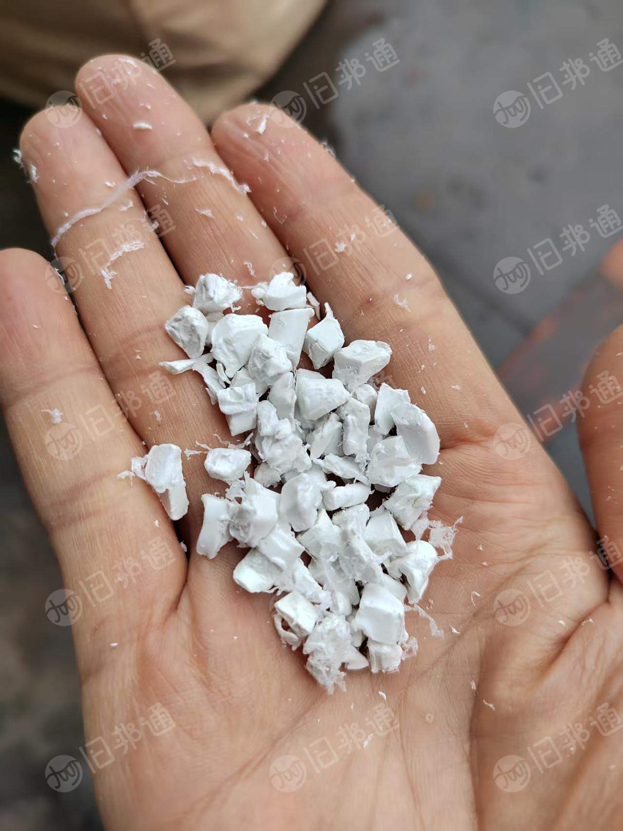 长期出售pc镜片破碎料，透明太白黑色透都有