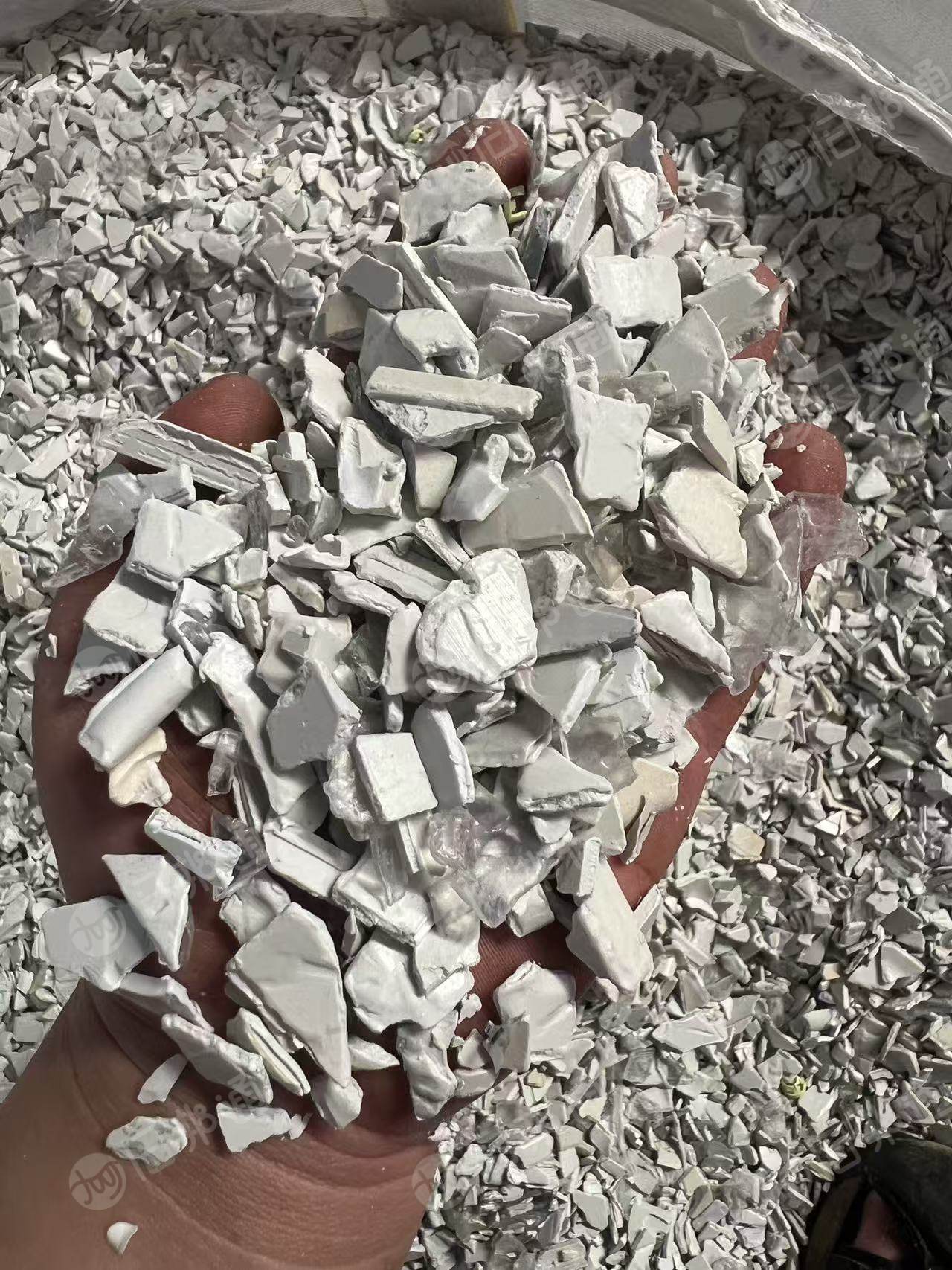 出售PC电表壳破碎料，白的和灰的，加纤10%，每个月两百多吨