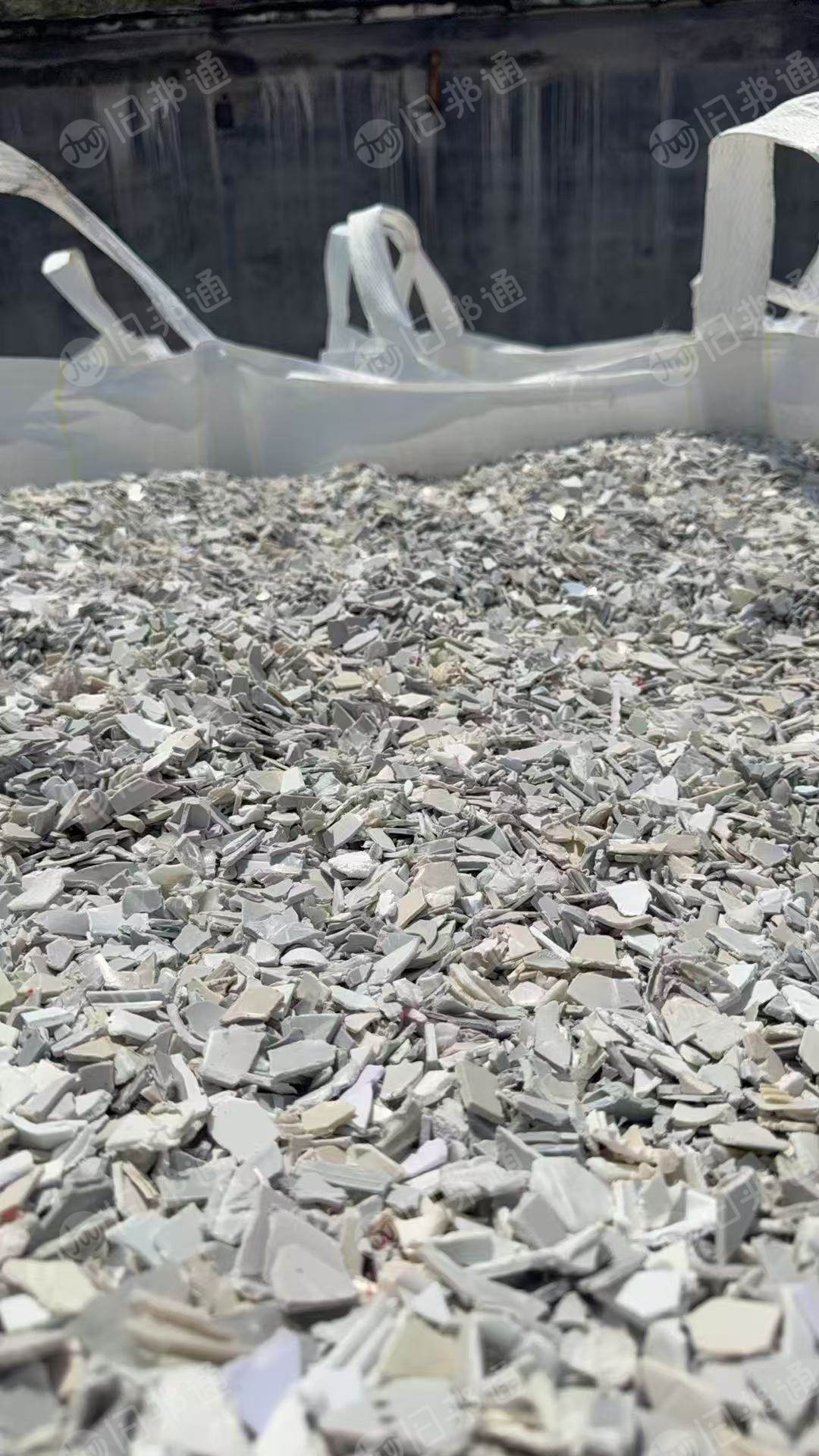 出售pp洗衣机外壳破碎料，清洗干净的，现货五六十吨