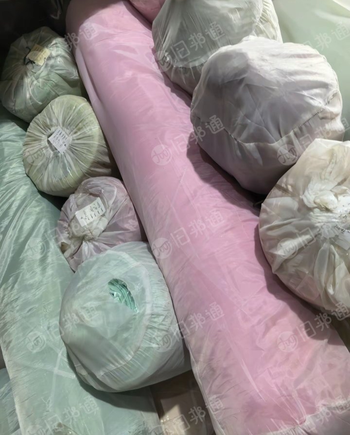 出售一批羊毛布，库存布，正面是羊毛，反面是聚酯纤维，门幅1米4，现货50吨，在浙江嘉兴