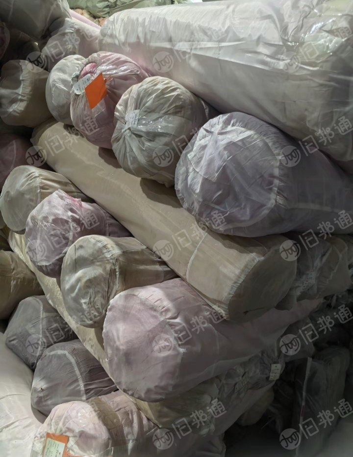 出售一批羊毛布，库存布，正面是羊毛，反面是聚酯纤维，门幅1米4，现货50吨，在浙江嘉兴