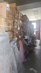 长期出售涤纶布，锦纶布，都是小卷布，库存布，处理布，做羽绒服用的，门幅1.5米左右