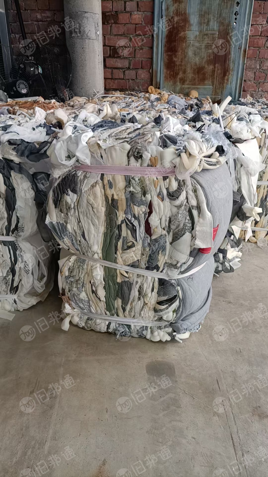 长期出售床垫下脚料，床垫边角料统货，月供20吨，厂在江苏淮安