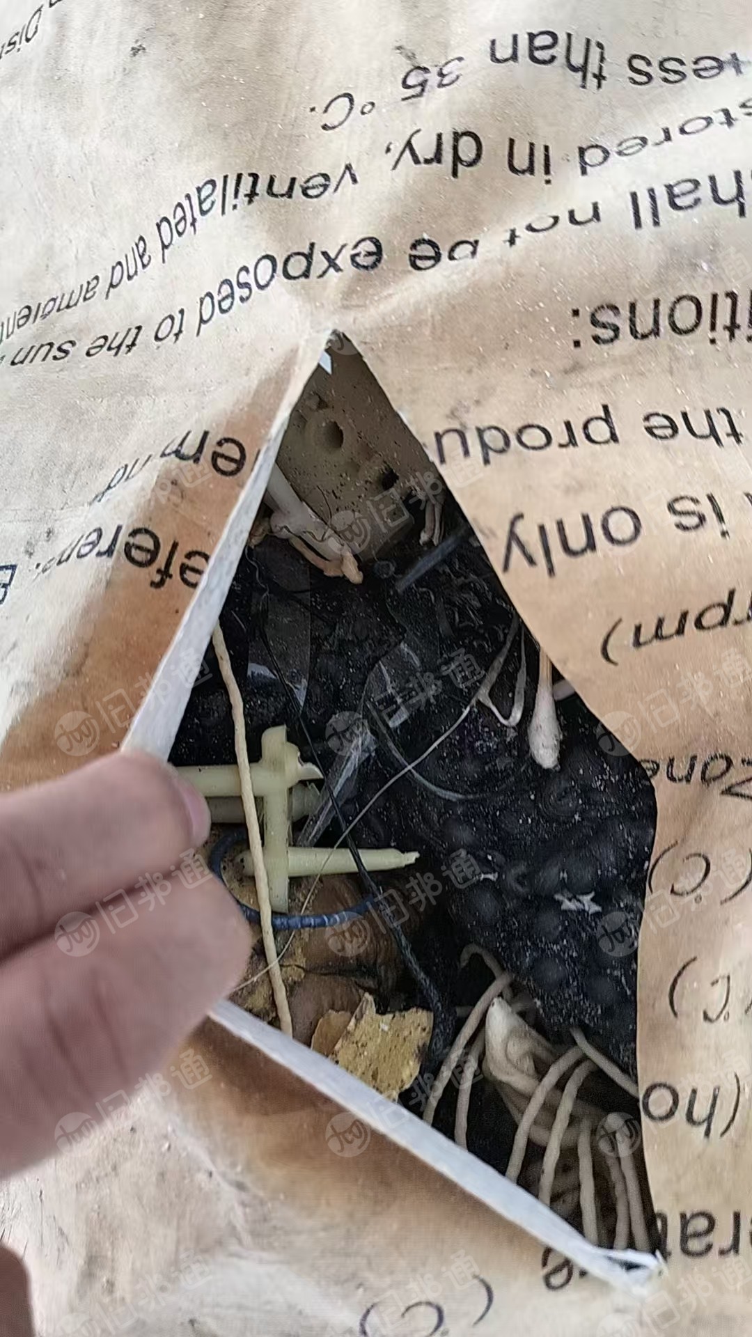 出售各种塑料机头料，炼油用的，现货40吨左右