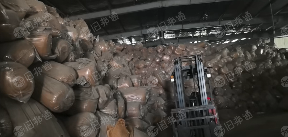 出售一批缸染单面北极绒，北极绒库存布，门幅175克重230，一个批号的，现货一百吨，在安徽毫州