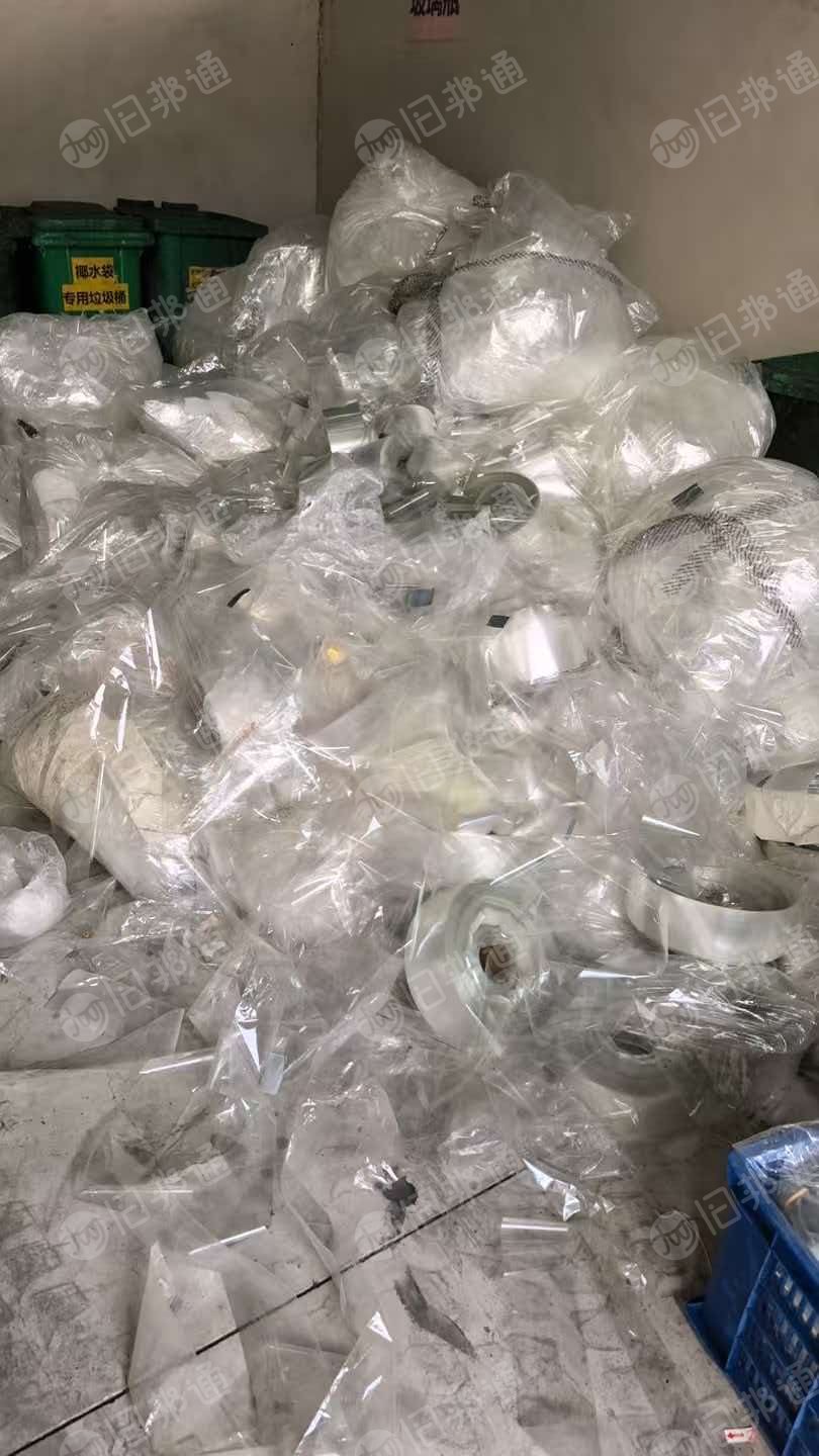 长期出售贴标下来的pet膜废料，不带胶
