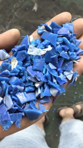 出售小蓝桶破碎料，现货一挂车