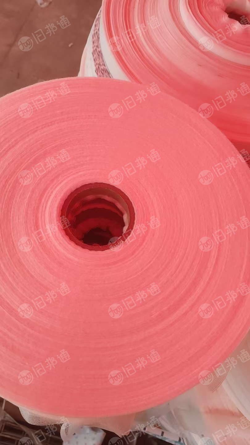 长期出售涤纶布条，涤纶布条盘料，带一层pe膜，三公分宽左右，现货两百吨，货在福建泉州