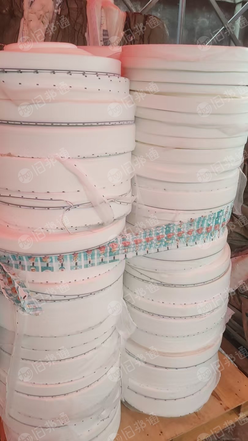 长期出售涤纶布条，涤纶布条盘料，带一层pe膜，三公分宽左右，现货两百吨，货在福建泉州