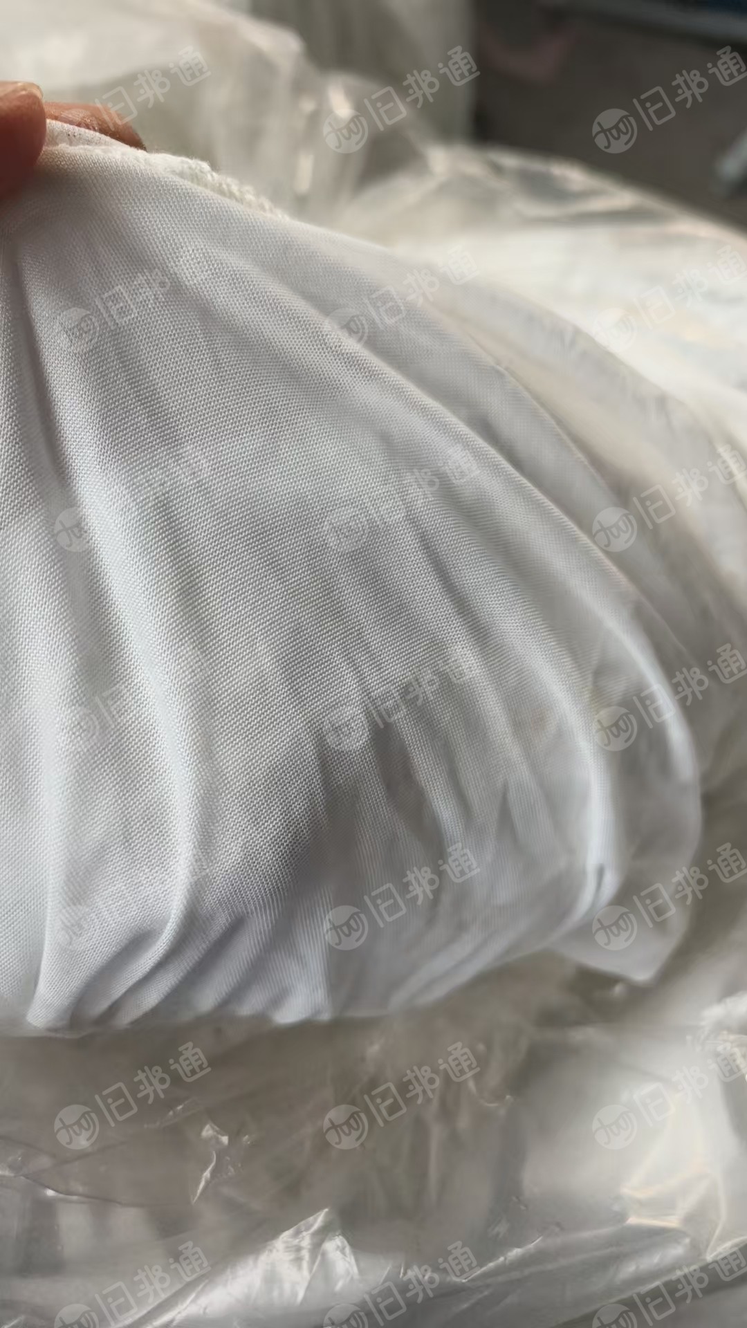 长期出售白色涤纶废布，圆机废布，涤纶造粒布，现货有七八吨，货在河南许昌
