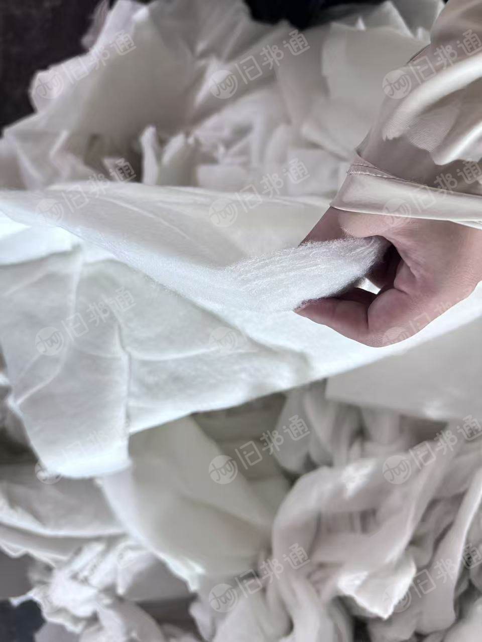 长期回收涤纶针刺无纺布，针刺无纺布边角料，丝棉下脚料，掺在开花做针刺棉用，厂在浙江温州